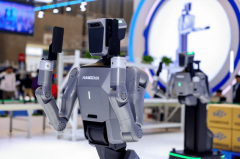 杭叉X1破界而出：以具身智能沉绘物流配备柔性鸿